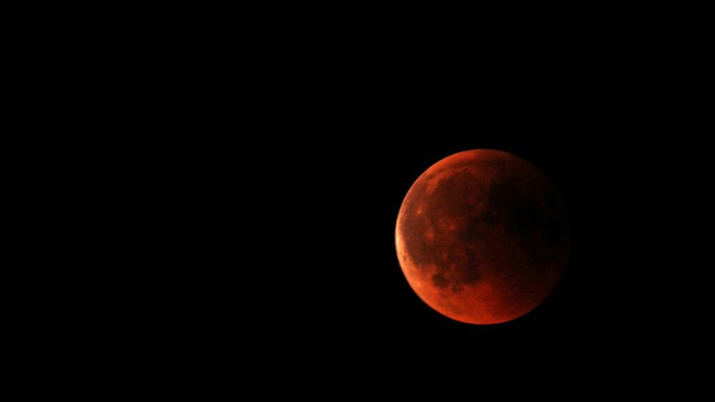 red moon - Ring Around the Moon Spiritual Meanings