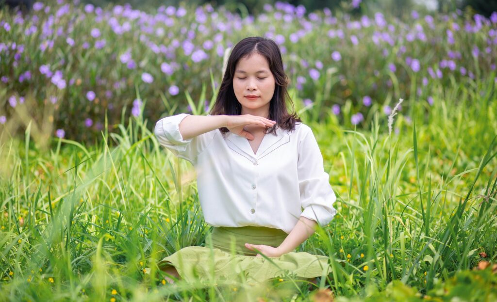 woman meditating - spiritual meanings of dragonfly